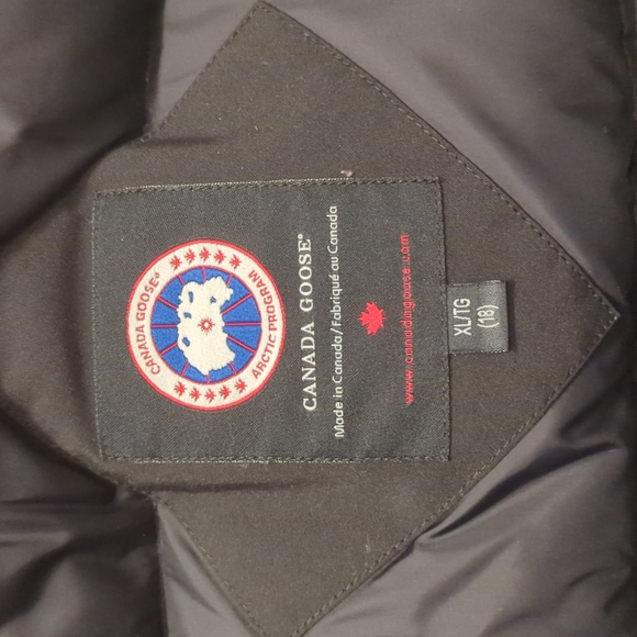 Canada Goose Kids Logan Parka - Picture 7 of 12